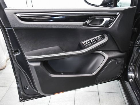 Used 2024 Porsche Macan image 9