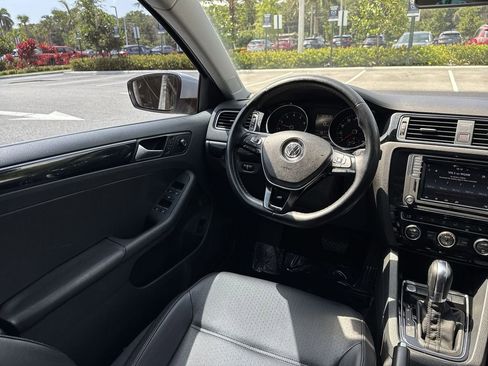 Used 2017 Volkswagen Jetta SEL FWD image 21