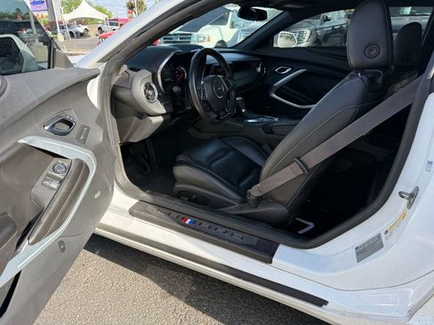 Used 2017 Chevrolet Camaro SS RWD image 8