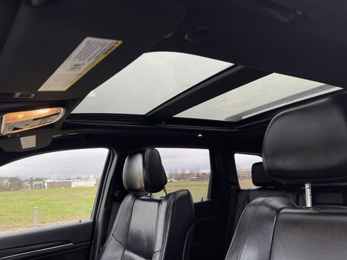 Used 2019 Jeep Grand Cherokee Limited w/ Luxury Group II image 11