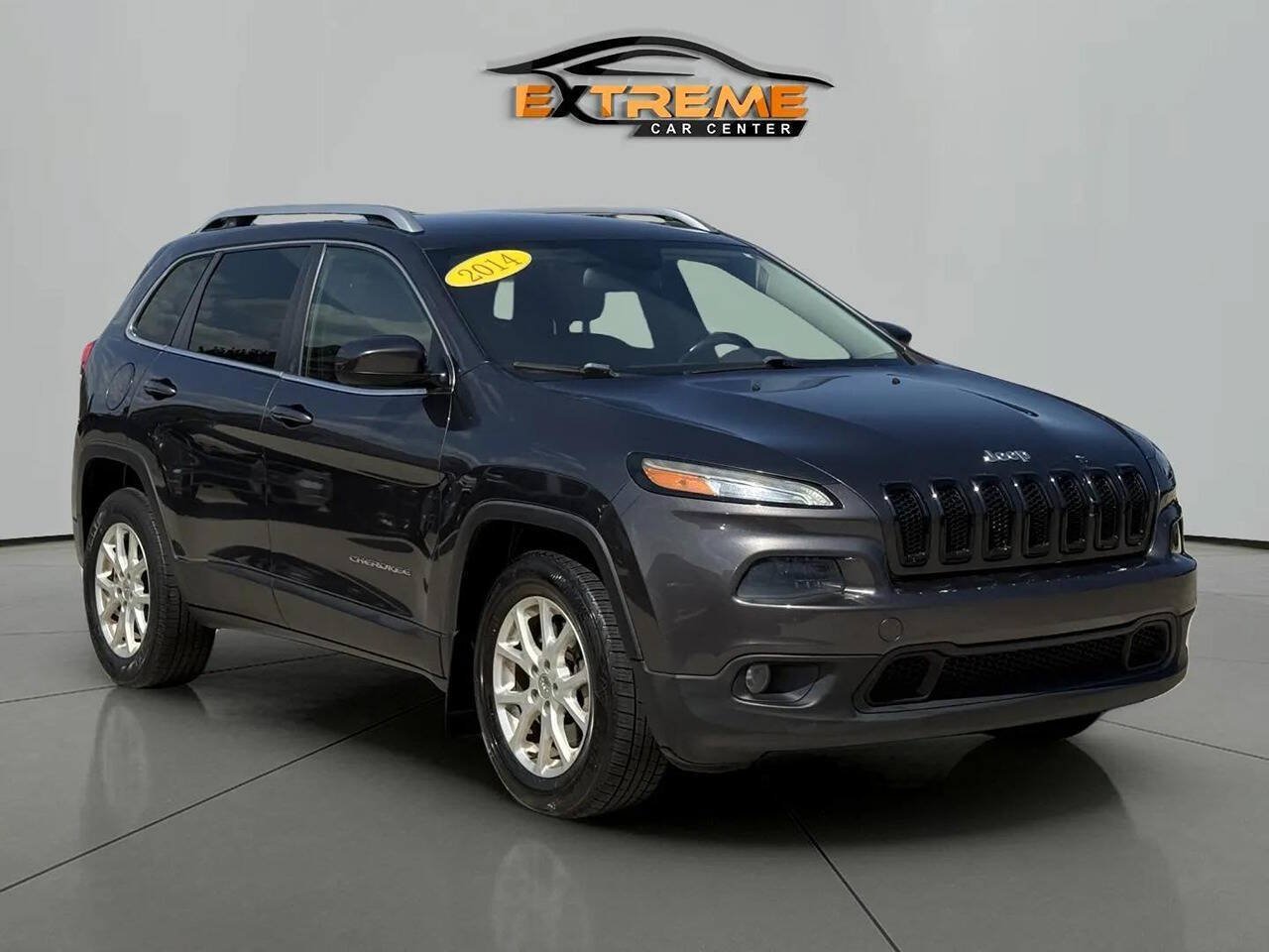 Used 2014 Jeep Cherokee Latitude w/ Cold Weather Group AWD/4WD image 8