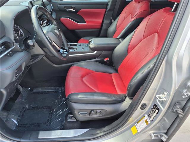 Used 2022 Toyota Highlander XSE FWD image 16