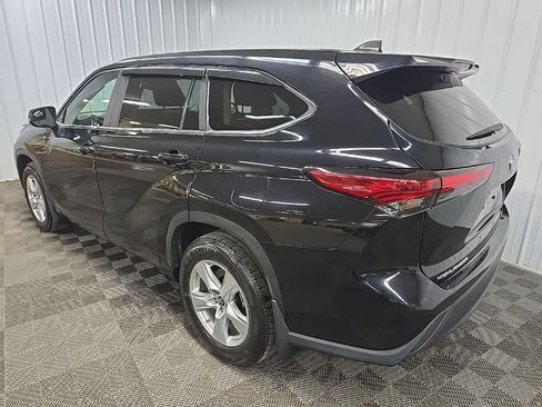 Used 2023 Toyota Highlander LE AWD/4WD image 9