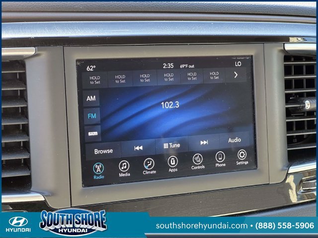 Used 2018 Chrysler Pacifica Touring-L FWD image 28