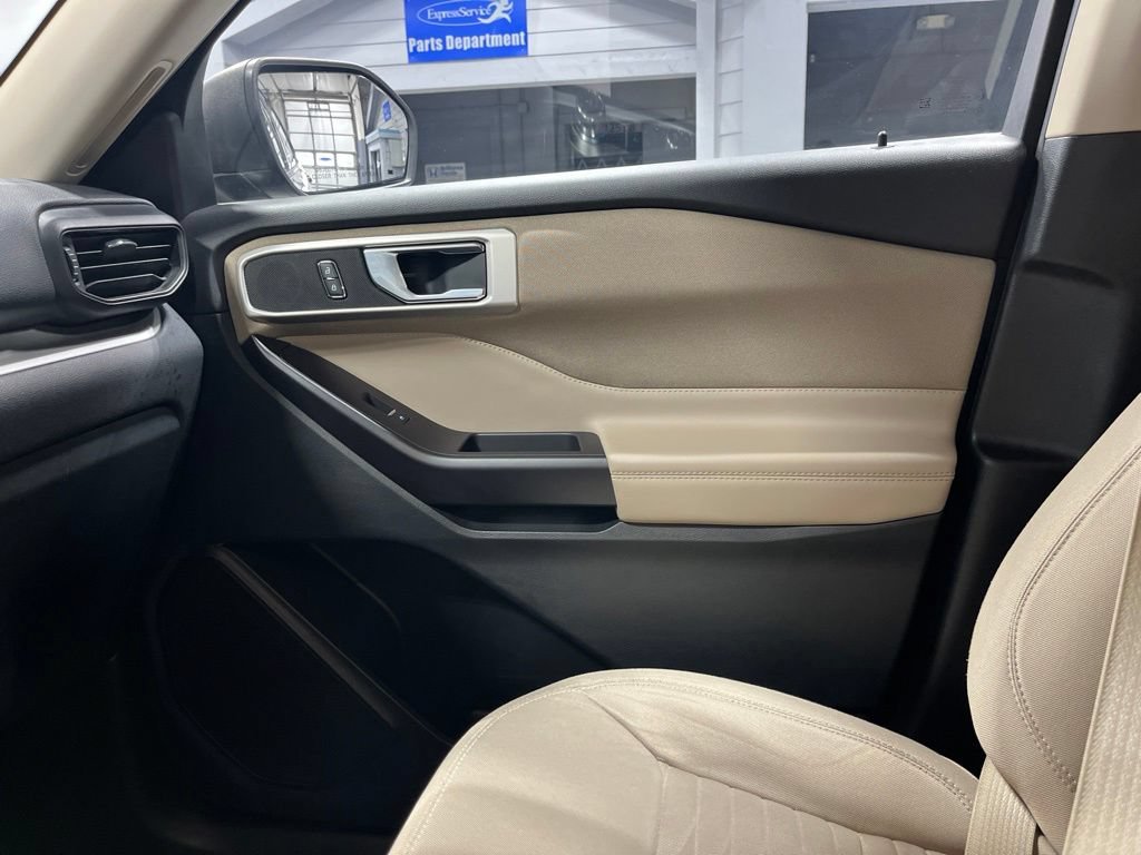 Used 2020 Ford Explorer XLT w/ Comfort Package AWD/4WD image 18