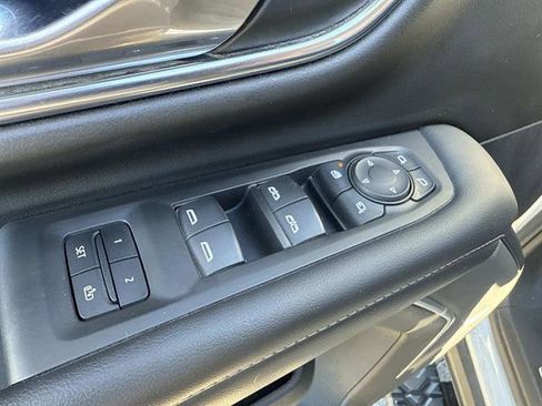 Used 2021 Chevrolet Suburban Z71 w/ Luxury Package image 12