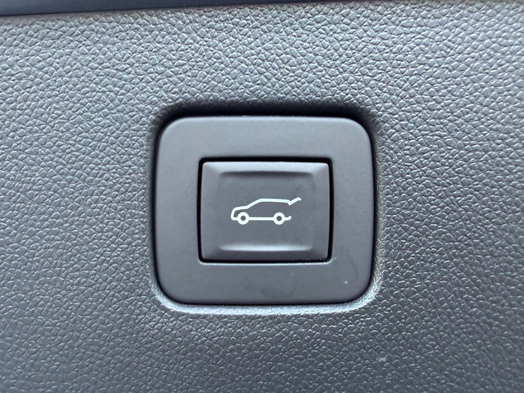 Used 2024 Buick Envista Sport Touring w/ Convenience I Package FWD image 24
