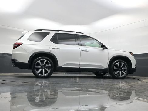 Certified 2025 Honda Pilot Touring image 39