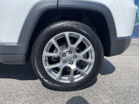 Used 2022 Jeep Compass Latitude AWD/4WD image 10