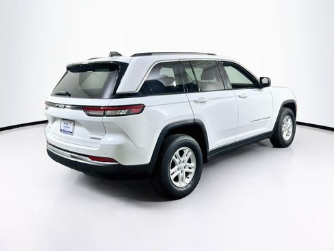 Used 2023 Jeep Grand Cherokee Laredo AWD/4WD image 5