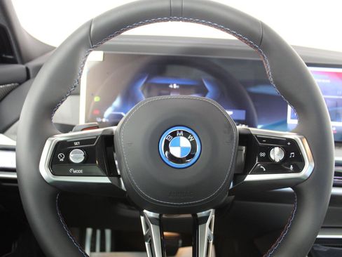 Used 2026 BMW i7 M70 w/ Premium Package image 14
