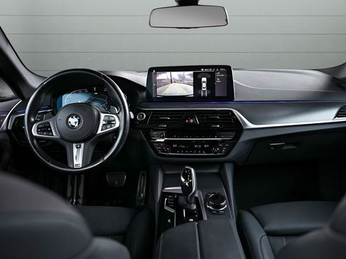 Used 2023 BMW 540i xDrive w/ Executive Package image 32