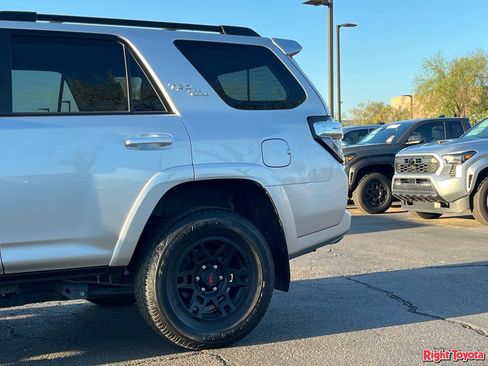 Certified 2024 Toyota 4Runner TRD Off-Road Premium AWD/4WD image 11