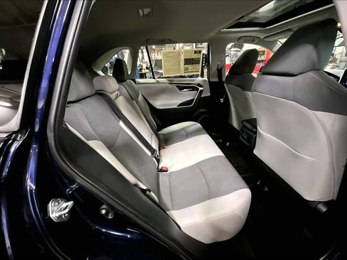 Used 2020 Toyota RAV4 XLE w/ Convenience Package image 19