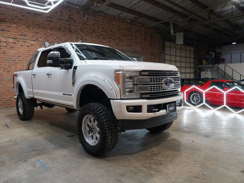 Used 2019 Ford F350 Platinum w/ Platinum Ultimate Package AWD/4WD image 3