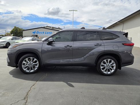 Used 2021 Toyota Highlander Limited image 7