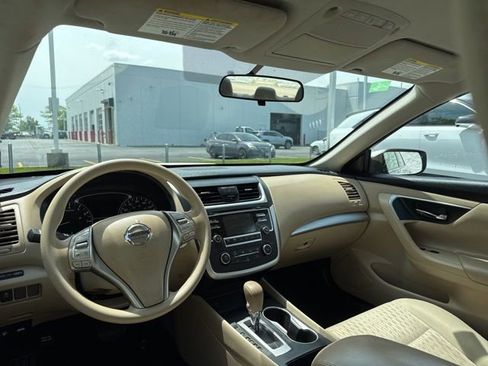 Used 2017 Nissan Altima 2.5 S w/ Power Driver Seat Package FWD image 9