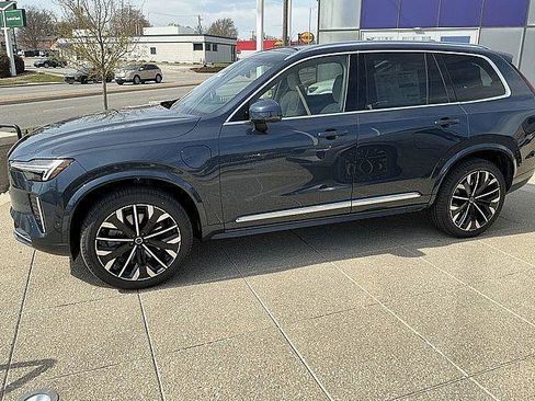 New 2026 Volvo XC90 T8 Plus w/ Protection Package AWD/4WD image 11
