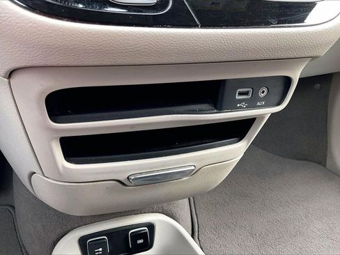 Used 2020 Chrysler Pacifica Touring-L w/ Premium Audio Group image 32