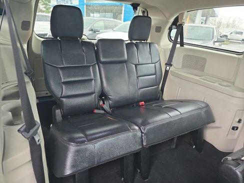 Used 2011 Chrysler Town & Country Touring image 13