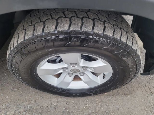 Used 2019 RAM 1500 Classic SLT AWD/4WD image 38