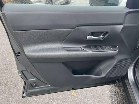 New 2025 Nissan Kicks SV w/ SV Premium Package image 15