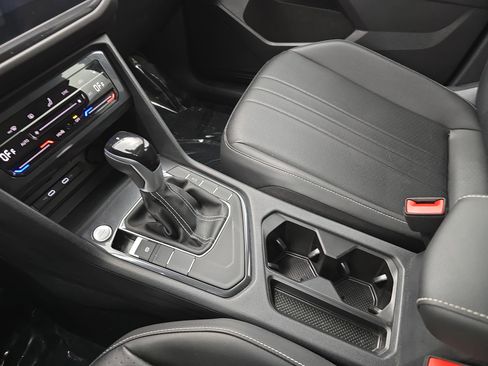Certified 2024 Volkswagen Tiguan SE FWD image 26