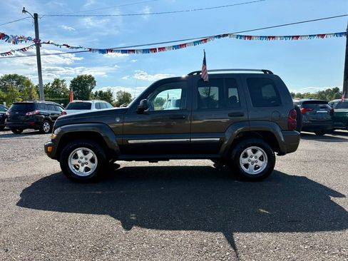 Used 2006 Jeep Liberty Limited image 2