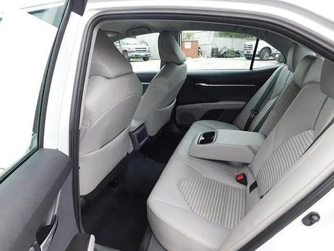 Used 2023 Toyota Camry SE image 9