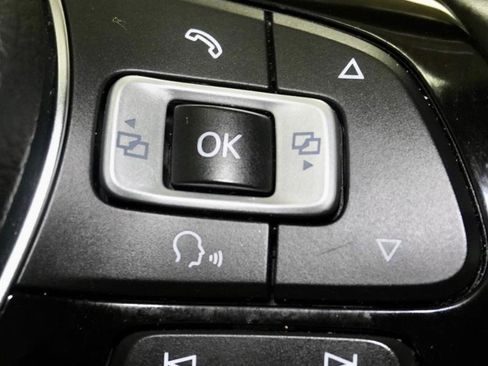 Used 2018 Volkswagen Tiguan SEL image 38