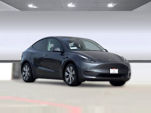 Used 2023 Tesla Model Y Long Range image 6