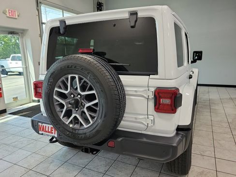 New 2025 Jeep Wrangler Unlimited Sahara AWD/4WD image 27
