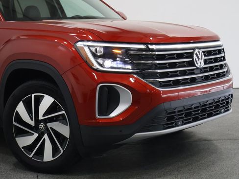 Used 2024 Volkswagen Atlas SE image 3