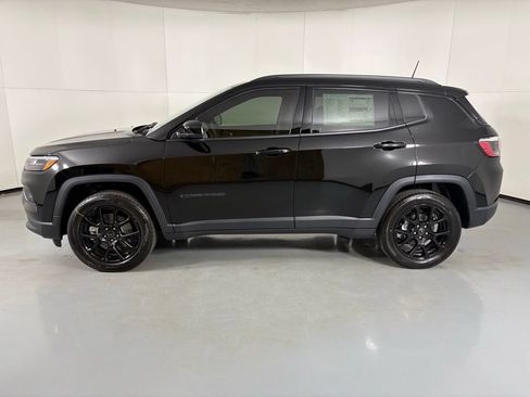 New 2026 Jeep Compass Latitude w/ Sun and Sound Group AWD/4WD image 5