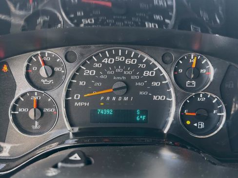 Used 2017 Chevrolet Express 2500 RWD image 17