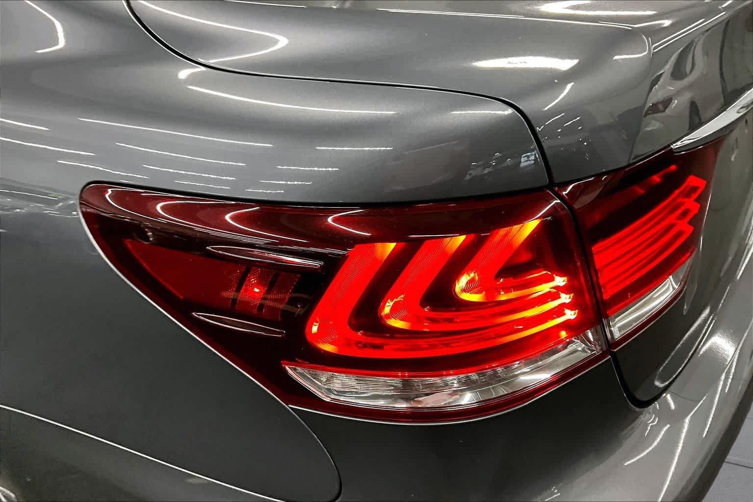 Used 2014 Lexus LS 460 w/ F Sport Package RWD image 28
