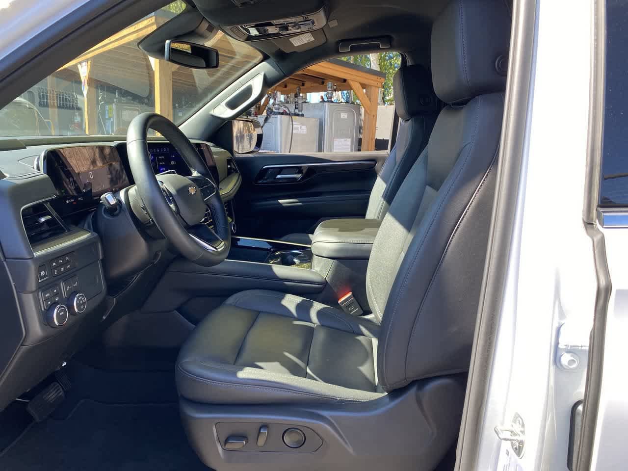 Used 2026 Chevrolet Suburban LT w/ Comfort Package AWD/4WD image 13