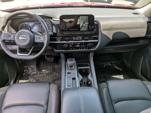Used 2024 Nissan Pathfinder SL FWD image 14