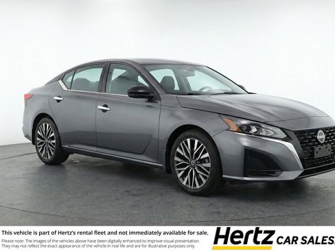Used 2025 Nissan Altima 2.5 SV image 1