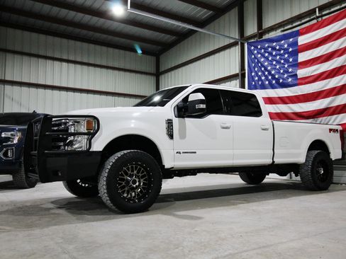 Used 2020 Ford F350 Lariat w/ Lariat Value Package AWD/4WD image 1