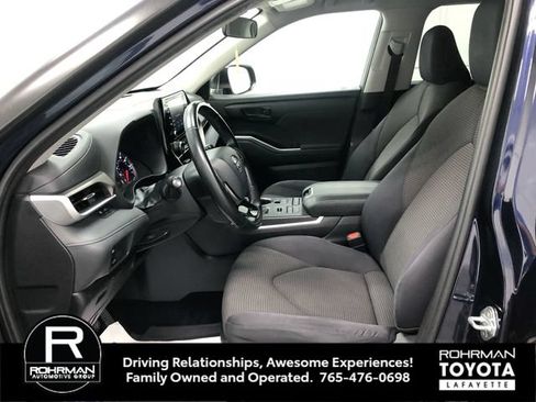 Used 2020 Toyota Highlander LE AWD/4WD image 11