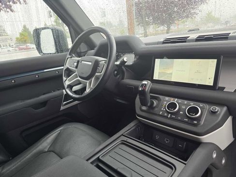 Used 2023 Land Rover Defender 110 SE AWD/4WD image 10