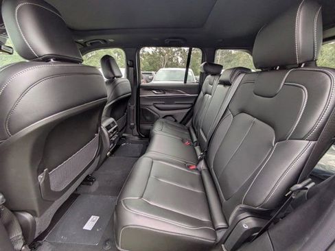 New 2025 Jeep Grand Cherokee Limited w/ Black Appearance Package image 12