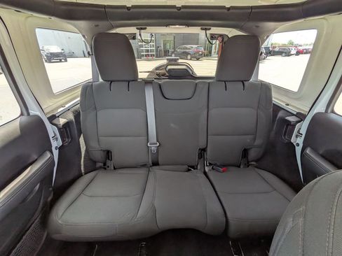 Used 2021 Jeep Wrangler Unlimited Sahara AWD/4WD image 18