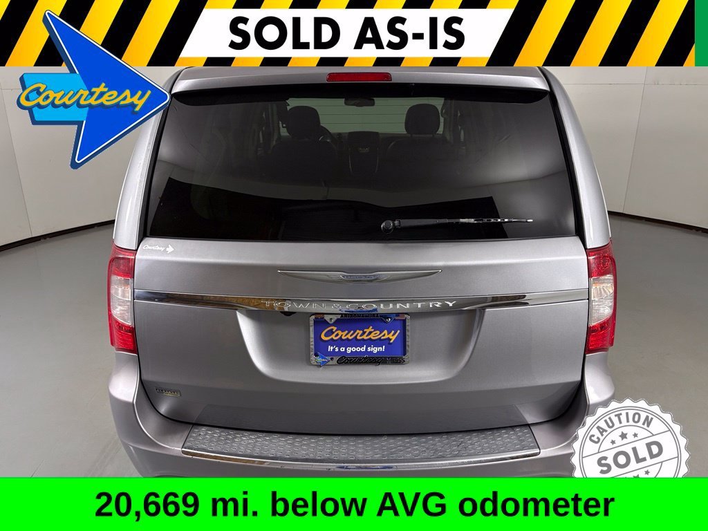Used 2014 Chrysler Town & Country Touring FWD image 7