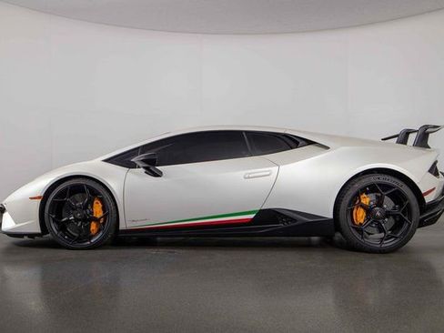 Used 2018 Lamborghini Huracan Performante image 5