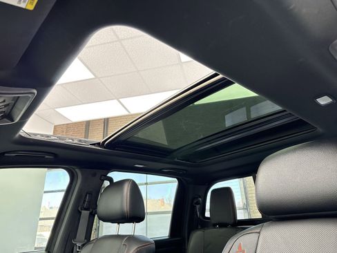 Used 2020 Nissan Titan PRO-4X w/ Pro-4x Convenience Package image 40