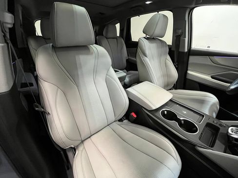 Certified 2025 Acura MDX SH-AWD w/ Technology Package image 12