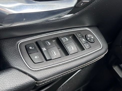 Used 2023 RAM 1500 Laramie AWD/4WD image 16