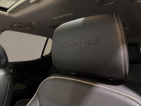 Used 2021 GMC Acadia Denali image 23